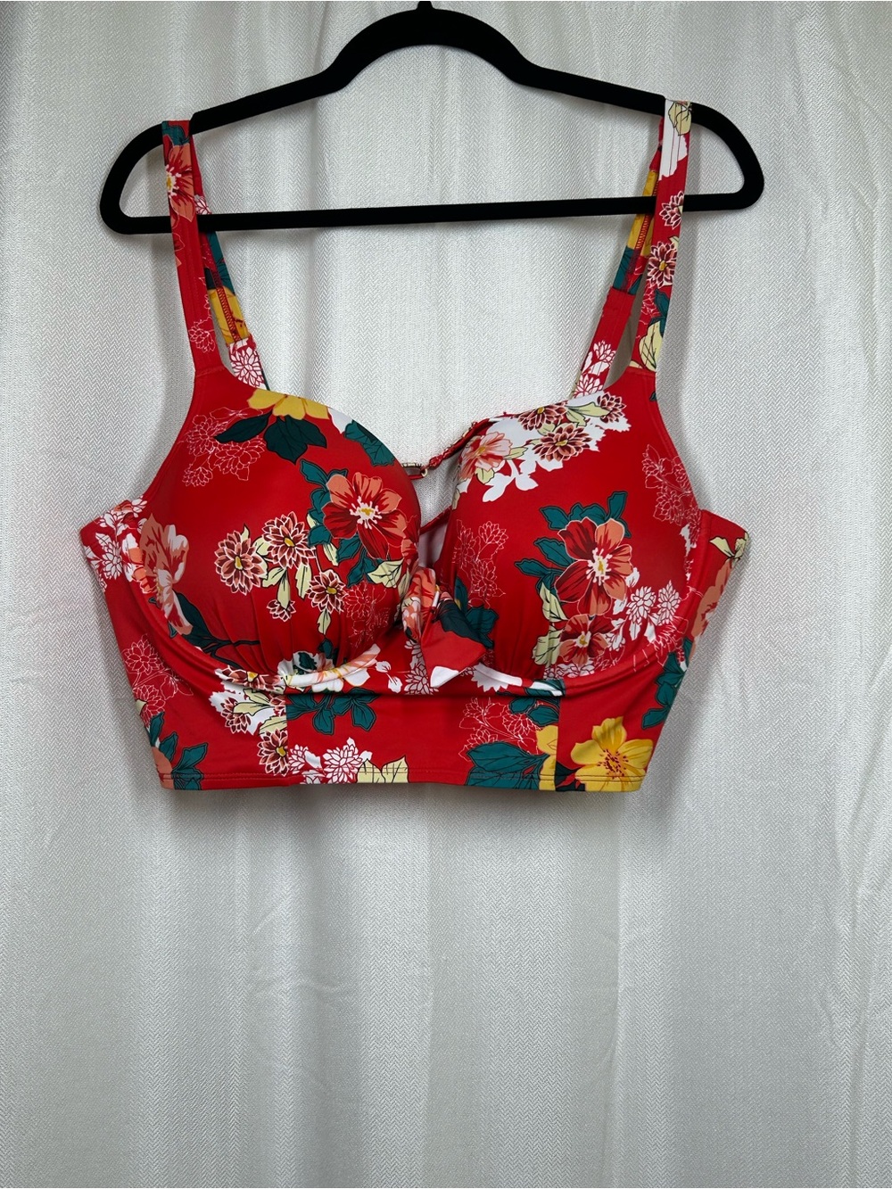Torrid Red Floral Bikini Top Underwire Size 3 Adjustable Straps Plus Size